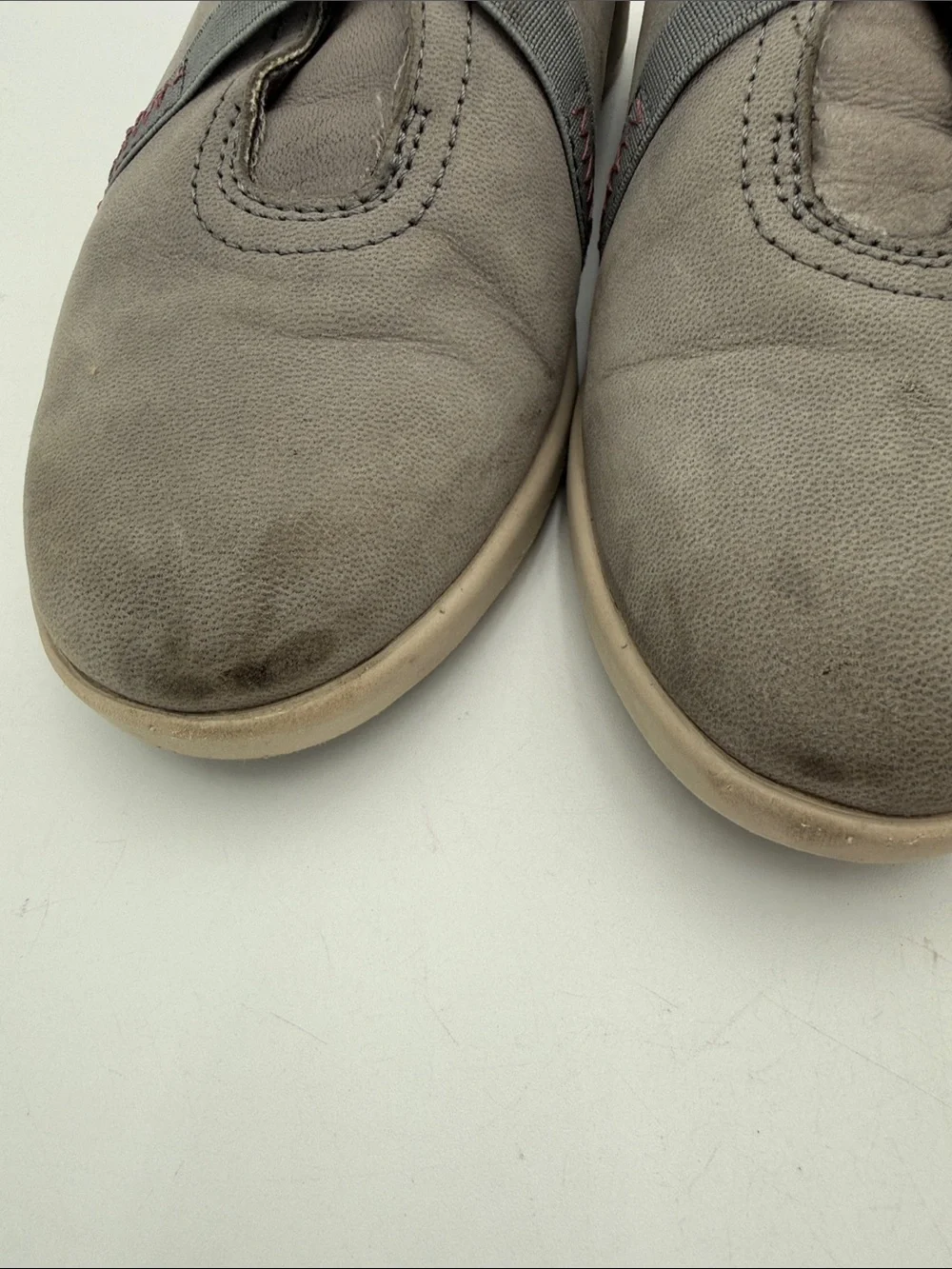 Clarks Gray Slip-On Cross-Strap Flats women 7.5M casual comfort office Y2K